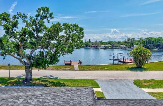 4321 SUNRISE DRIVE S