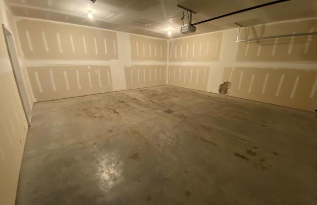 3-Bed, 2-Bath Townhomes Near Downtown Fargo – Sewer, Garbage, Lawn  Snow Included!