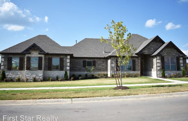 5824 W. Persimmon - 5824 West Persimmon Street, Fayetteville, AR 72704