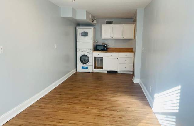 1617 W Superior Street