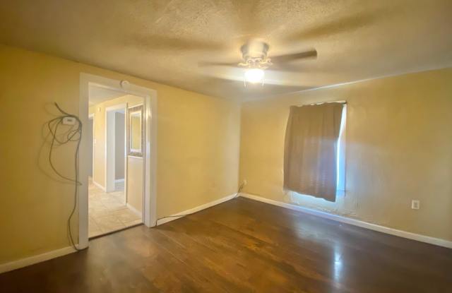 Adorable 1 Bed 1 Bath--Spacious with bonus room