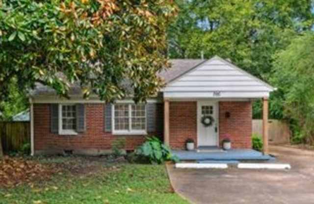 4 Bedroom, 2 Bathroom Near Park  Goodlett