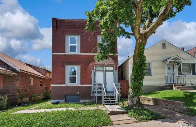 824 Canaan Avenue