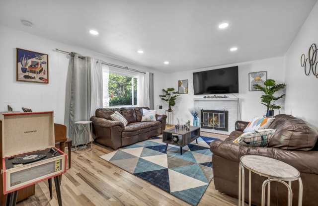 Photo of 405 Gregory Way