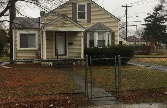 1 Pineview Blvd - 1 Pineview Boulevard, Central Islip, NY 11722