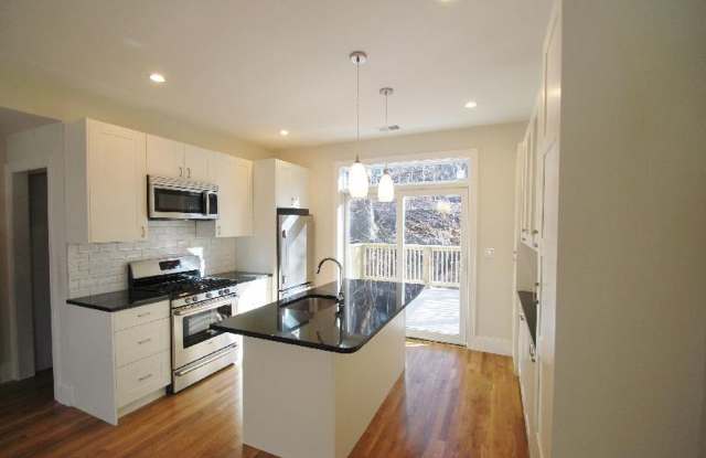 HOT MISSION HILL LISTING!!!!