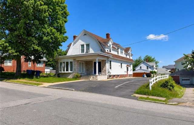 380 Farmington Avenue