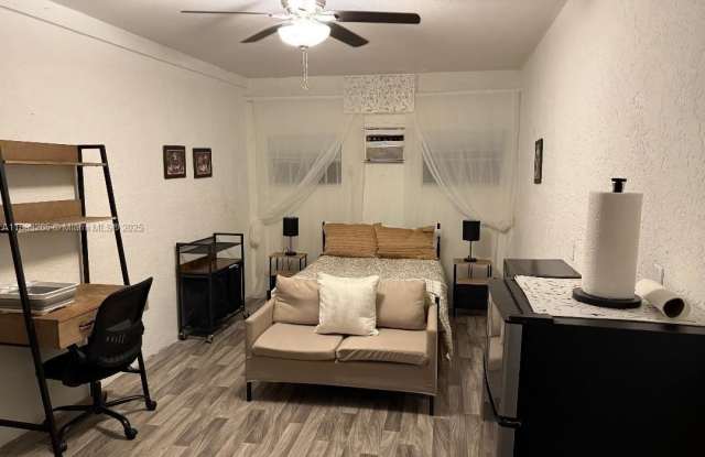 Photo of 2624 NE 14th St