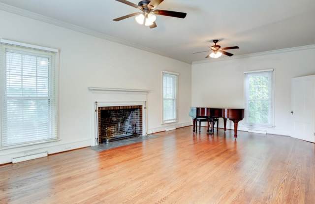 317 West Broadway Avenue