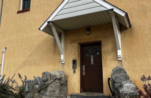 615 SUMMIT Street unit: 4