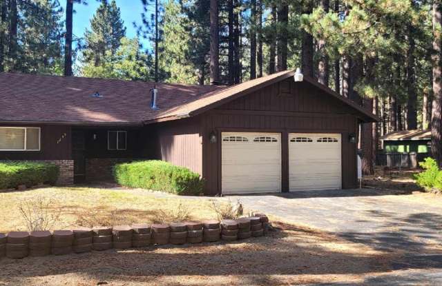 Fully Furnished House in South Lake Tahoe! Available Oct 1st 2024 photos photos