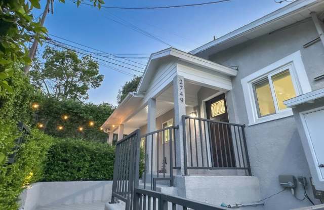 2749 Griffith Park Blvd