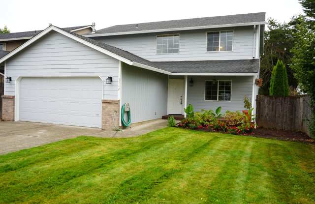 Spacious 2 Story MacArthur Estates Home for Lease - 5712 NE 64th Ave