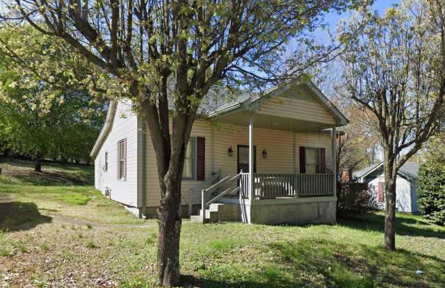Adorable cottage for rent in downtown Commerce