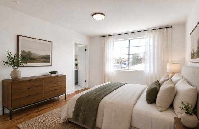 1827 N Wilcox Ave - Now Offering a $500 Look & Lease Credit on Select Units!