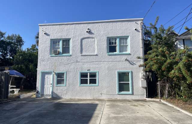 411 N Oleander Avenue unit: 3