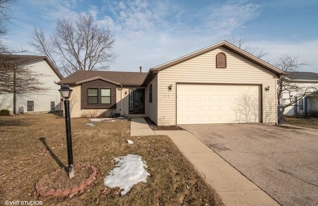 35 Evergreen Drive - 35 Evergreen Dr, Streamwood, IL 60107