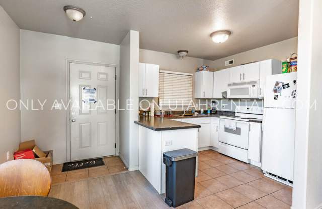 Photo of 859 E 620 N