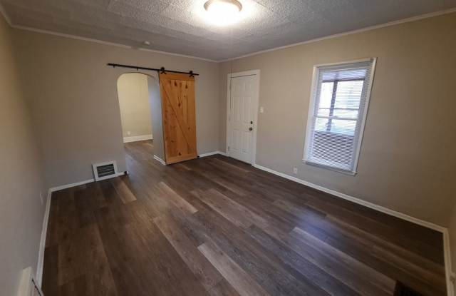 Photo of 3 Bedroom, 1 Bathroom Home with additional office/den space and fenced yard!