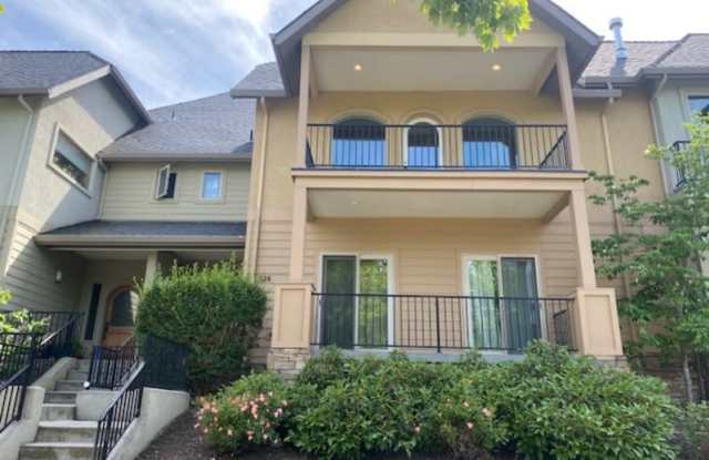 Photo of 528 W Nevada St