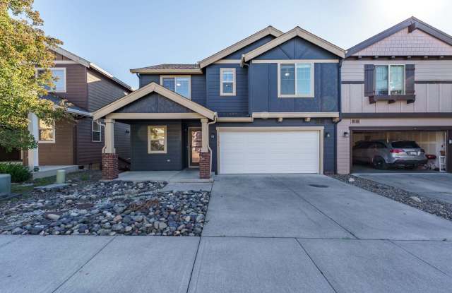 FEB MOVE IN SPECIAL - 4 Bedroom 2.5 Bath Duplex with Spacious Bonus Room