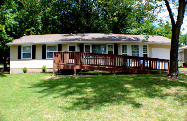 10090 Dwight Dr - 10090 Dwight Drive, Bellefontaine Neighbors, MO 63137