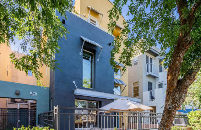 Photo of 706 E WASHINGTON Street unit: 124