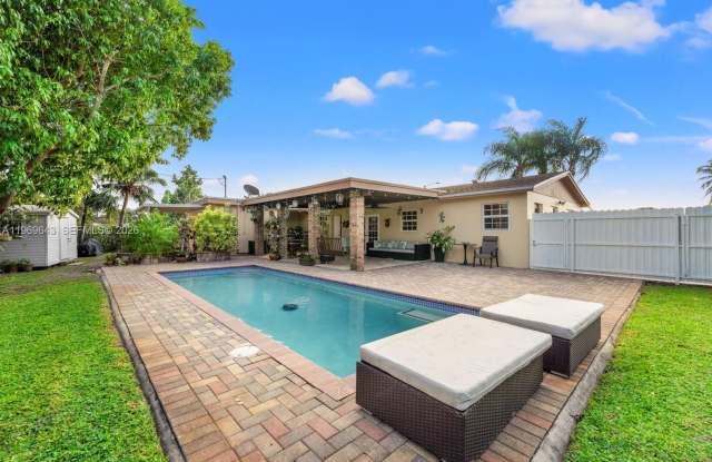 3605 SW 122nd Place 1, Miami, FL 33175