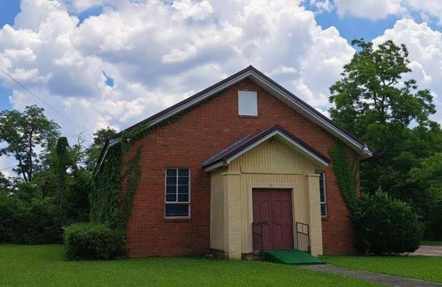 701 Appletree St.