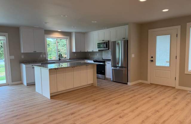 Fully Remodeled Rambler with Golf Course Views!