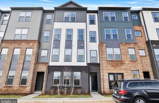 This stunning luxury 2-story condo has 3 beds  2.5 baths with over 1500 sq ft of living space.