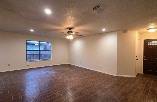 Woodlake Park Spacious move in Ready home over 2100 square feet.