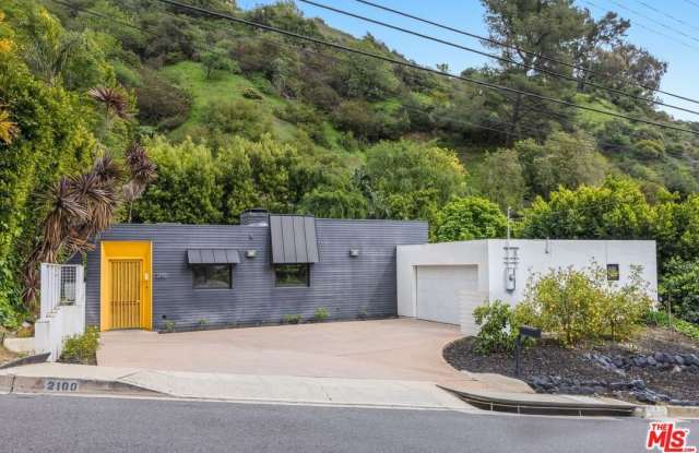 Photo of 2100 Roscomare Rd