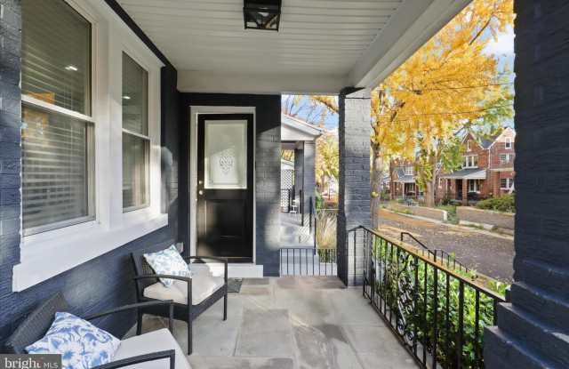 521 QUINTANA Place NW