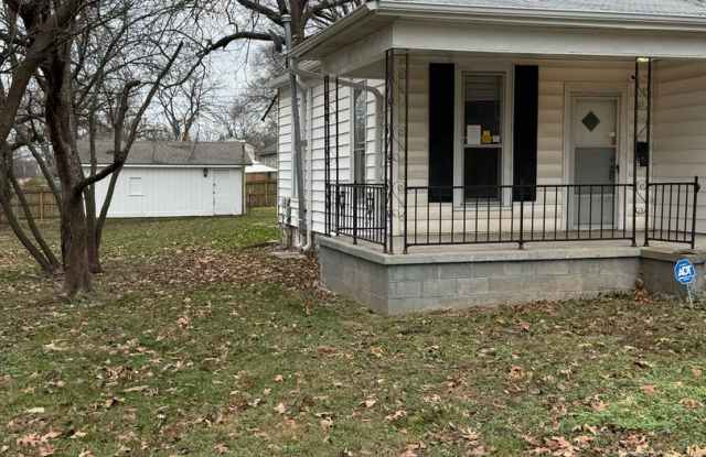 2 bedroom/1 bath house with 2 car garage