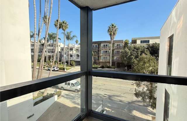 Photo of 575 Esplanade