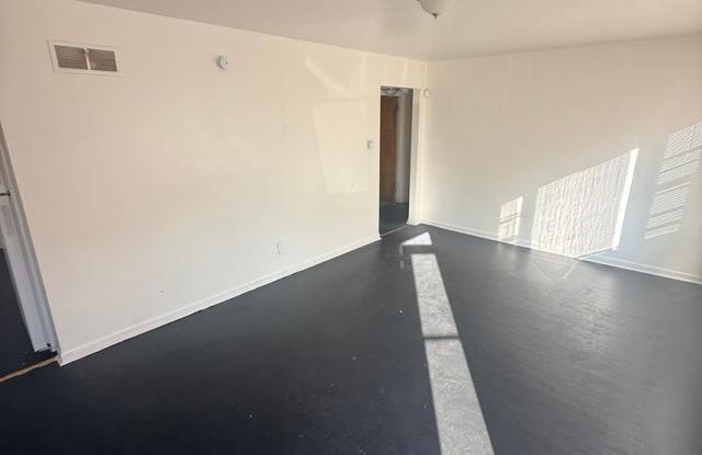 Charming 3 Bedroom 1 Bath Rent Ready!!!