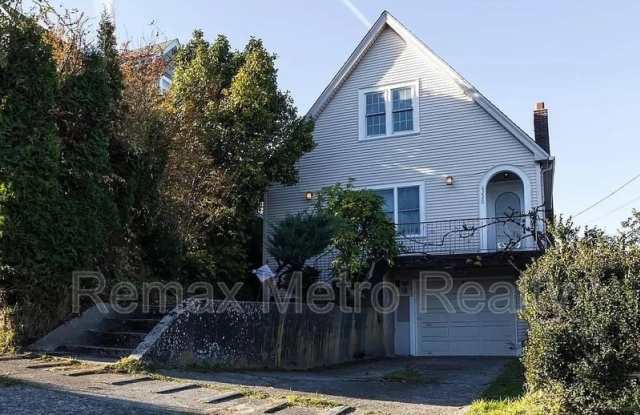 Photo of 6220 S Perry St