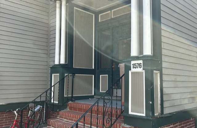 Amazing Deal - Cambridge Studio