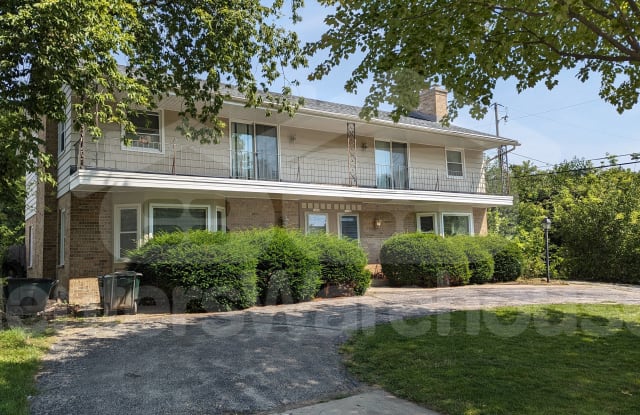 11724 W Diane Dr - 11724 West Diane Drive, Wauwatosa, WI 53226