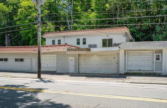 1405 River St