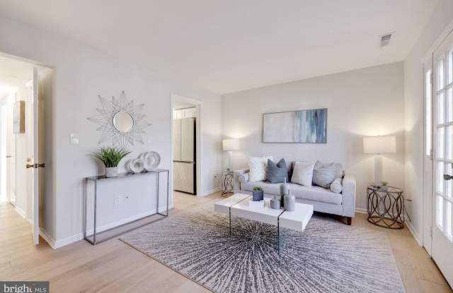 Gorgeous 2 Bedroom 2.5 Bath in Chevy Chase