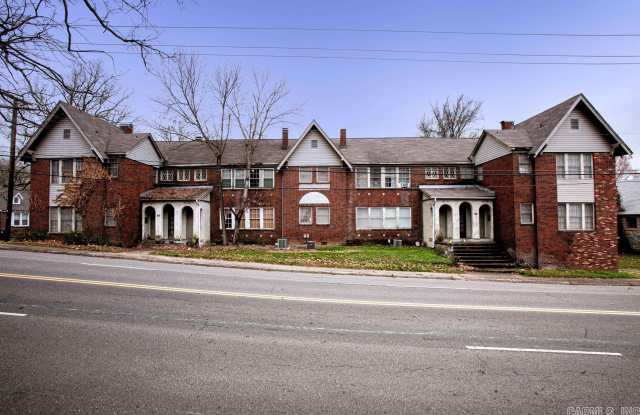 3405 W Markham Street