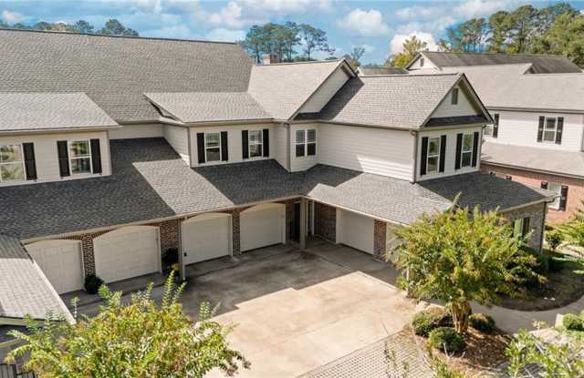 Richmond Hill 3 Bedrooms 2 1/2 Baths with Lagoon View, Screened Porch and Amenities