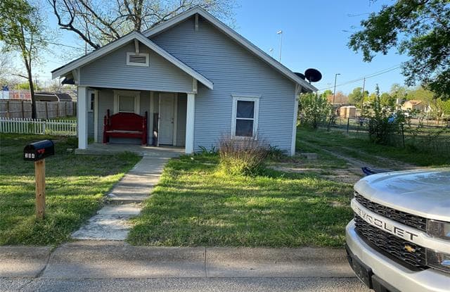 304 E Ash Street - 304 East Ash Street, Decatur, TX 76234