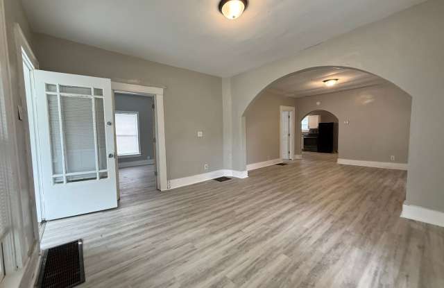 For Rent: 1203 S Shipley! Spacious 2 Bedroom Home! - New Appliances, Washer & Dryer Hookups included!