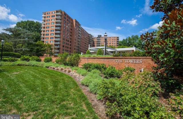4201 CATHEDRAL AVE NW #914W