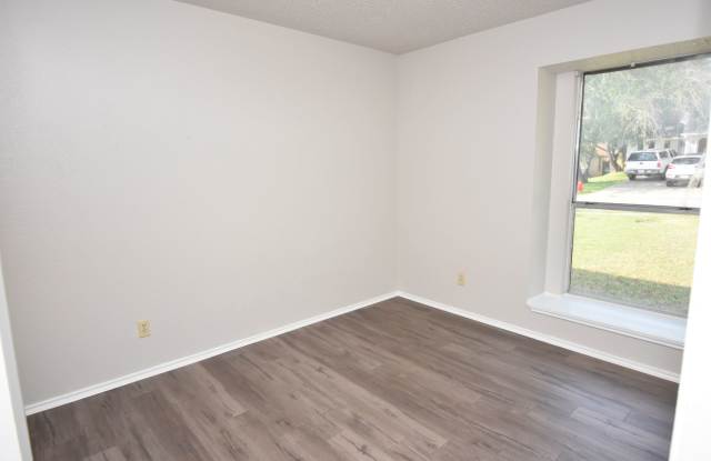 Photo of 3-2-1 Duplex Pflugerville