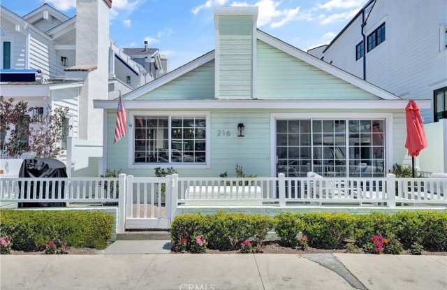 Photo of 216 Collins