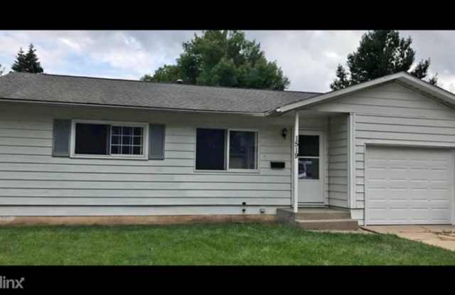 1519 Pawnee Dr NW - 1519 Pawnee Drive Northwest, Cedar Rapids, IA 52405